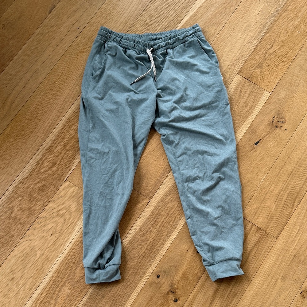 Vuori Women’s Performance Jogger - Picture 2 of 5